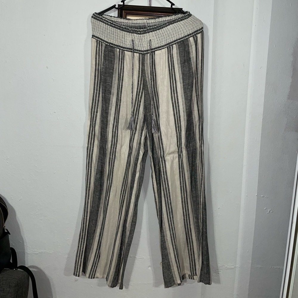 3 of them: size L. Brand new. Wide pants.